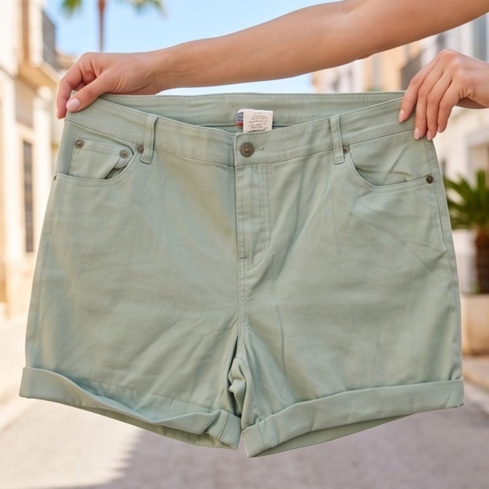 Las Olas Womens Plus Size 18 Sage Green Cuffed Chino Shorts S-700‎ NwT